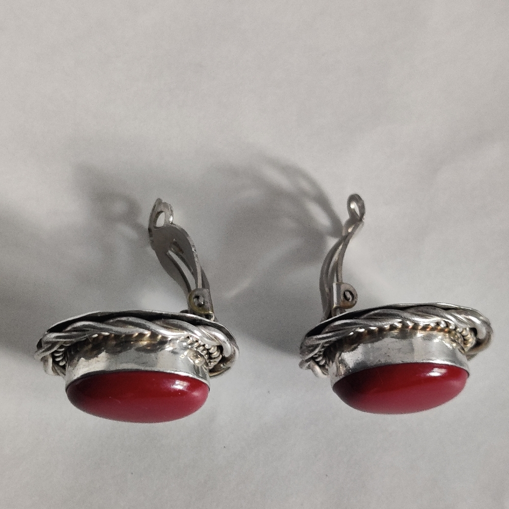 VTG 70s Taxco Silver clip earrings with red coral - Picture 2 of 9